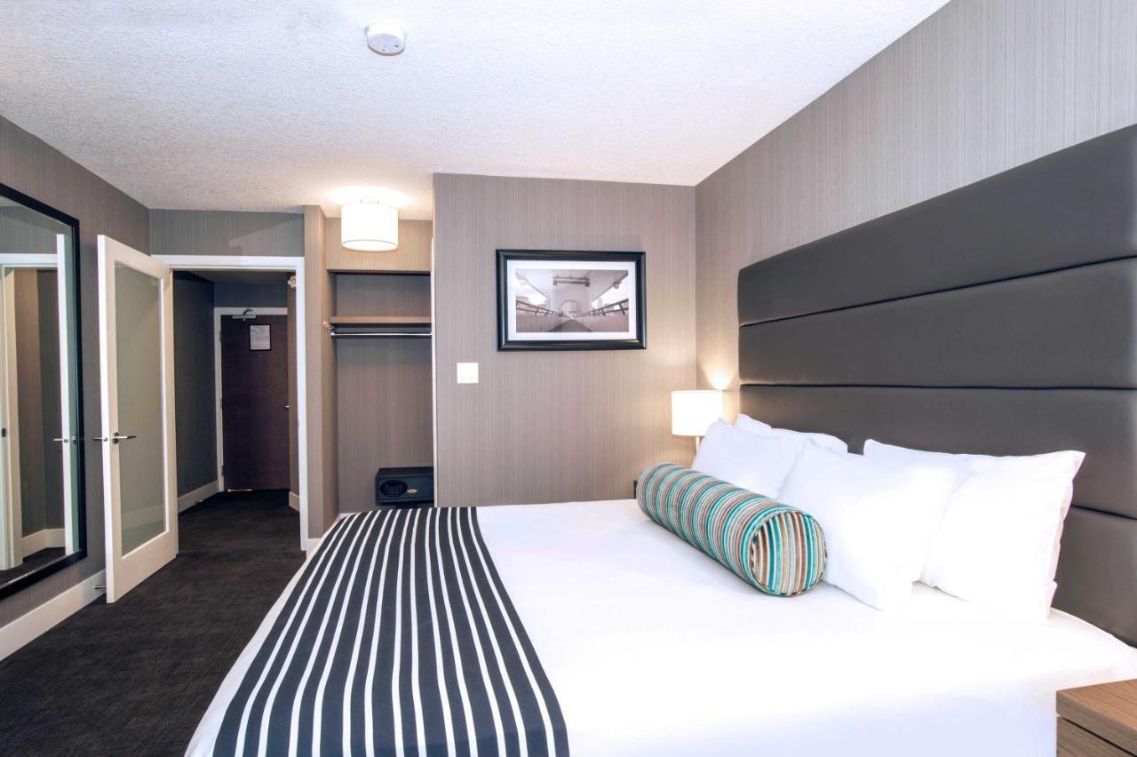 Sandman Signature Calgary Downtown Hotel Екстериор снимка